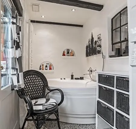 Charming Townhouse By The Harbour
